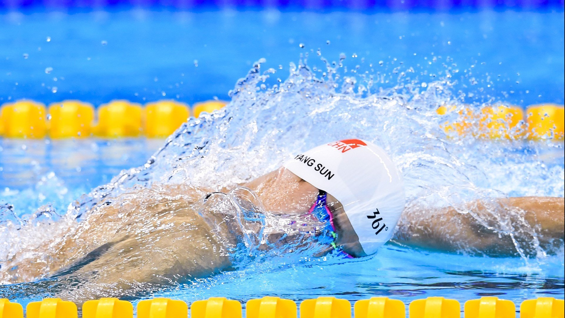 吉尔吉斯斯坦男篮在非洲锦标赛上拼搏，期待突破，吉尔吉斯斯坦 男旗手