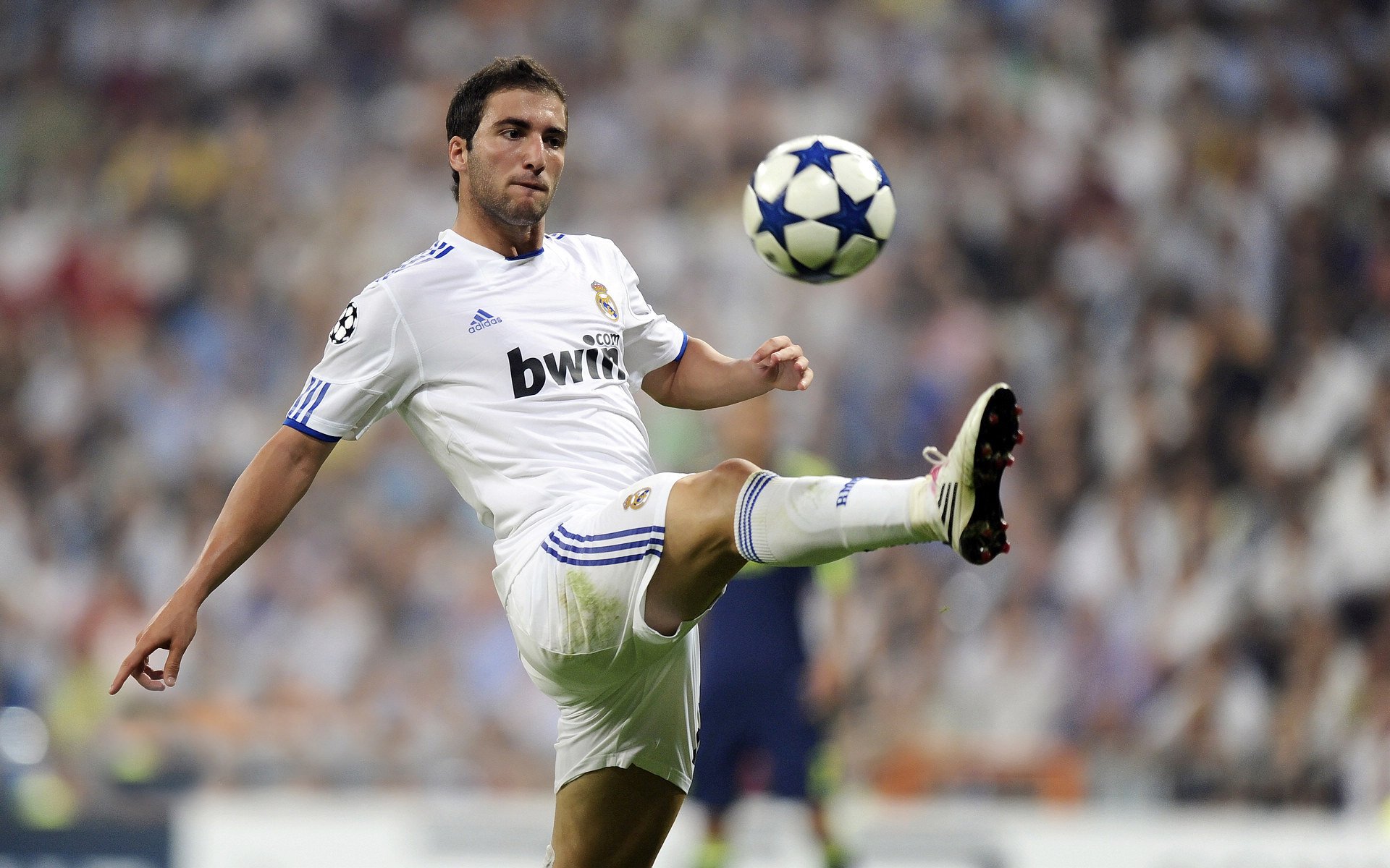 女子足球联赛火热开赛新星层出不穷，2021女子足球联赛